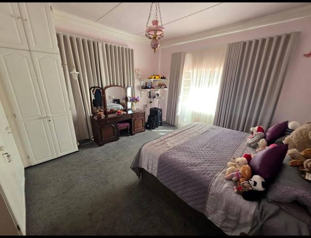 4 BEDROOM HOUSE FOR SALE IN PRETORIA GARDENS